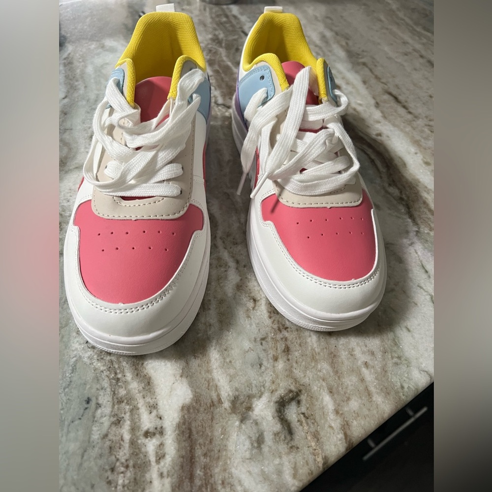 La Sheelah Tennis shoes